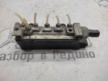 Блок клапанов пневмоподвески MERCEDES-BENZ S-класс W220 (1998 - 2005) — Разборка Мерседес