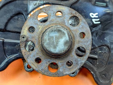 Кулак поворотный передний правый MERCEDES-BENZ E-класс W212/S212/C207/A207 рестайлинг (2013 - 2016) — Разборка Мерседес