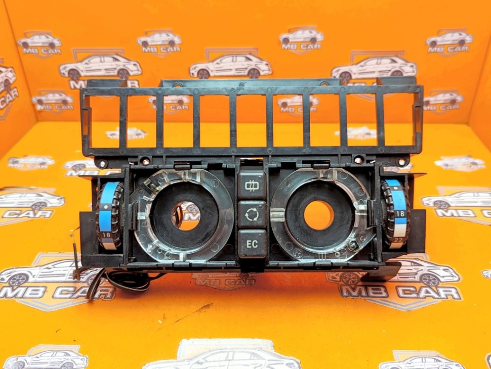 Панель управления климатом MERCEDES-BENZ E-класс W124/S124/C124/A124 (1984 - 1997) фото 1 — Разборка Мерседес