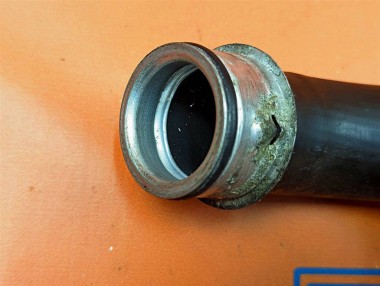 Патрубок радиатора MERCEDES-BENZ E-класс W211/S211 (2002 - 2006) — Разборка Мерседес