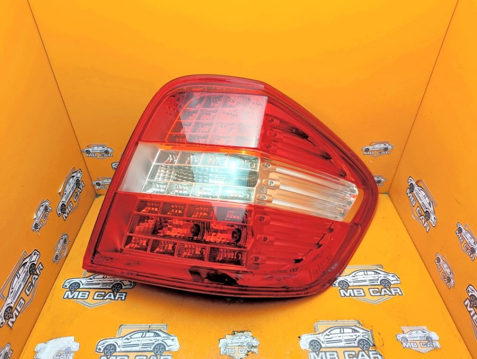 Фонарь задний правый MERCEDES-BENZ M-класс W164 рестайлинг (2008 - 2011) фото 1 &mdash; Разборка Мерседес