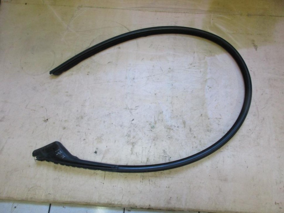 Уплотнитель стекла двери MERCEDES-BENZ CL-класс AMG C216 рестайлинг (2010 - 2014) фото 1 — Разборка Мерседес