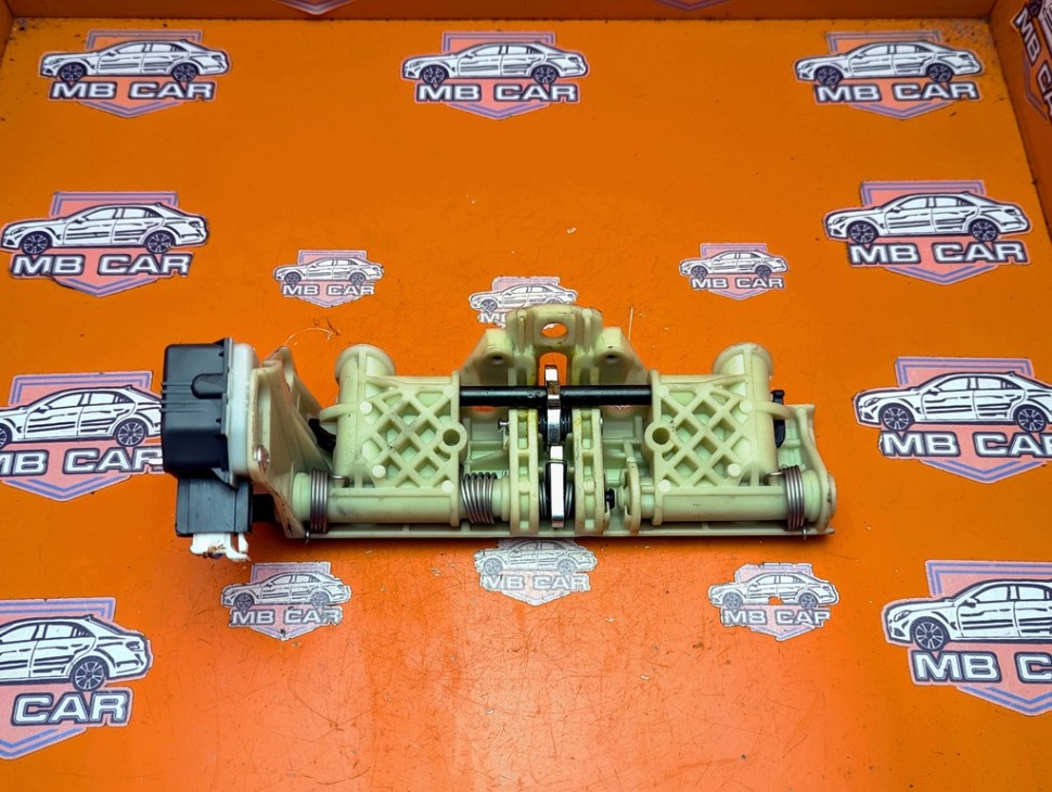 Механизм подголовника MERCEDES-BENZ E-класс W211/S211 (2002 - 2006) фото 1 &mdash; Разборка Мерседес