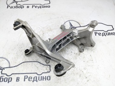 Кронштейн интеркуллера MERCEDES-BENZ C-класс W205/S205/C205/A205 (2014 - 2018) — Разборка Мерседес