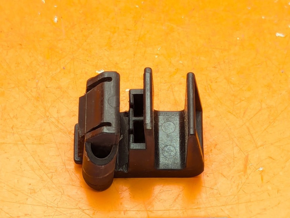 Клипса радиатора MERCEDES-BENZ CLK-класс C208/A208 (1997 - 2000) фото 1 &mdash; Разборка Мерседес