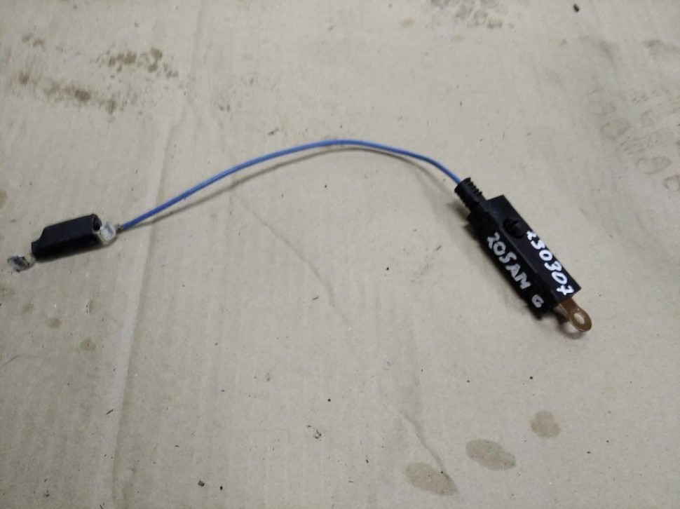 Усилитель антенны MERCEDES-BENZ C-класс AMG W205/S205/C205/A205 (2014 - 2018) фото 1 — Разборка Мерседес