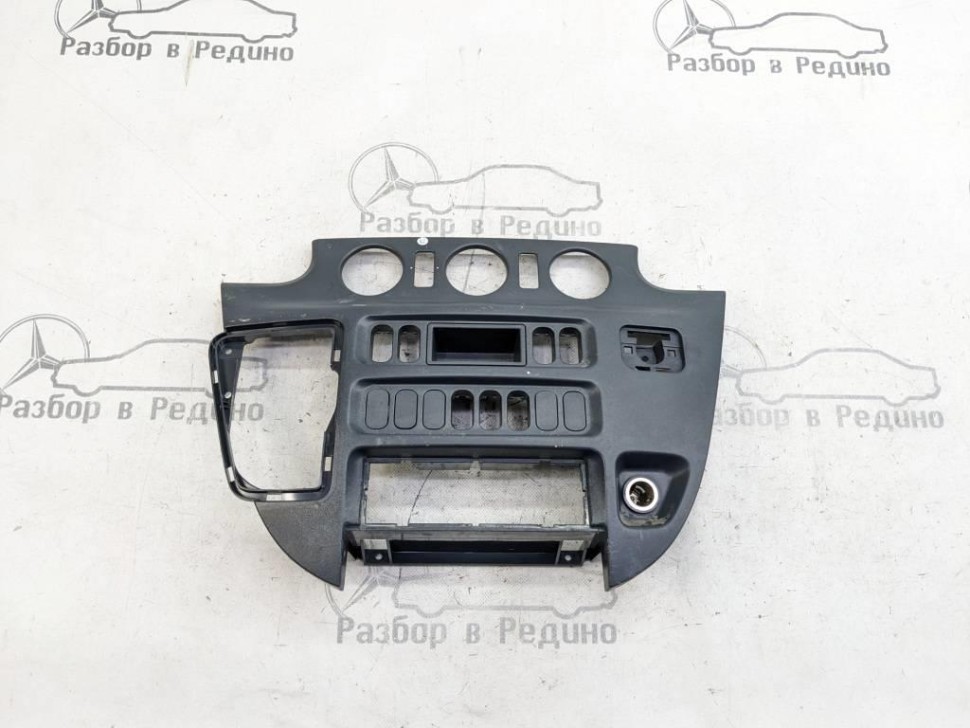 Накладка торпеды MERCEDES-BENZ Sprinter W901-905 (1995 - 2006) фото 1 — Разборка Мерседес