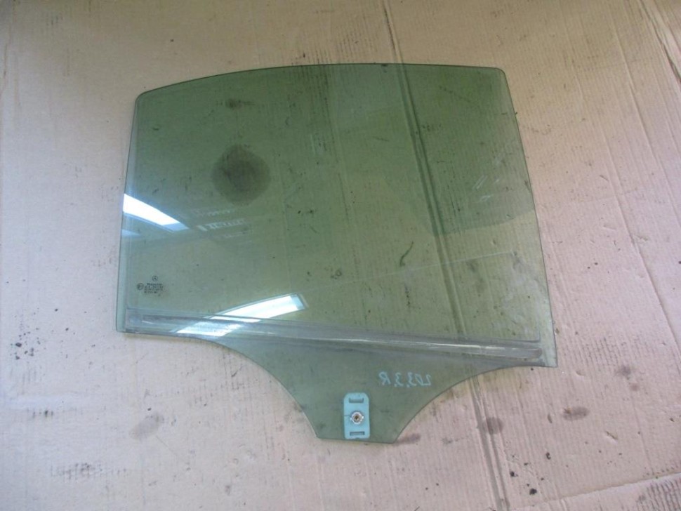 Стекло заднее правое MERCEDES-BENZ C-класс W203/S203/CL203 (2000 - 2004) фото 1 — Разборка Мерседес