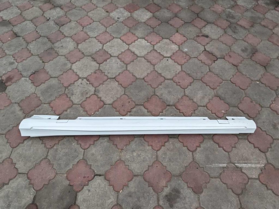 Порог пластиковый левый MERCEDES-BENZ A-класс W176 (2012 - 2015) фото 1 — Разборка Мерседес