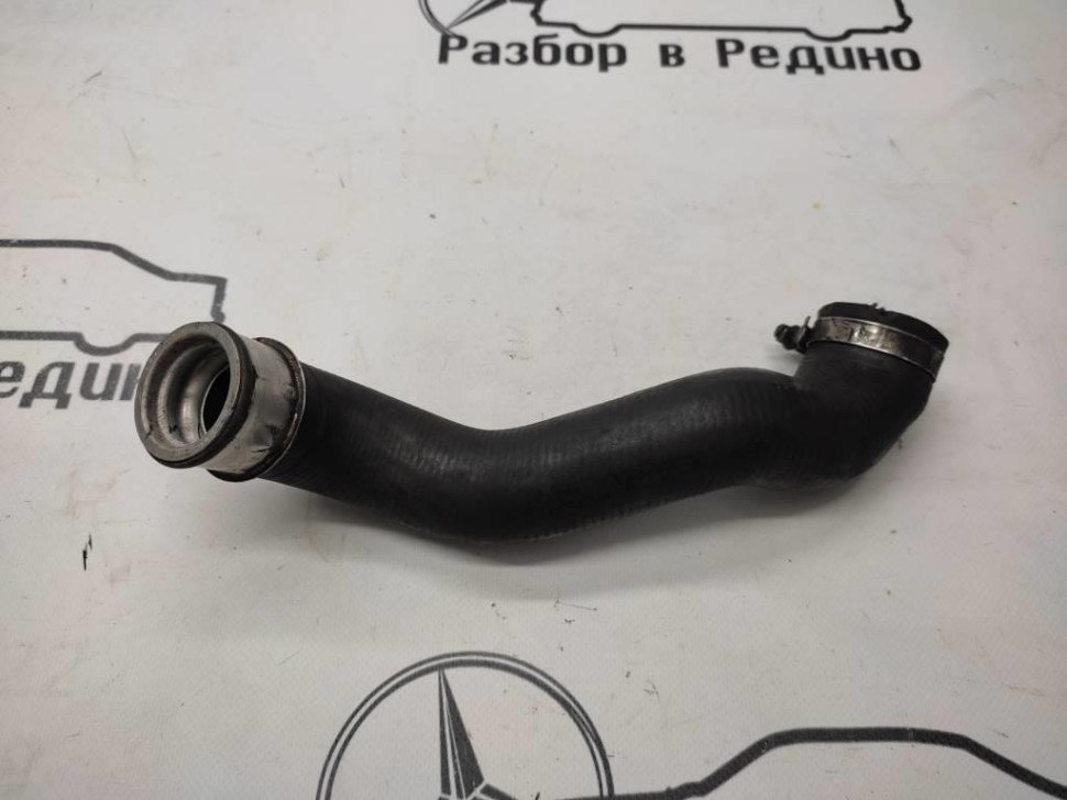 Патрубок радиатора MERCEDES-BENZ C-класс W203/S203/CL203 (2000 - 2004) фото 1 — Разборка Мерседес