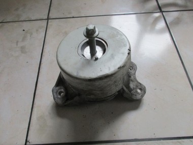 Опора двигателя MERCEDES-BENZ C-класс W205/S205/C205/A205 (2014 - 2018) — Разборка Мерседес