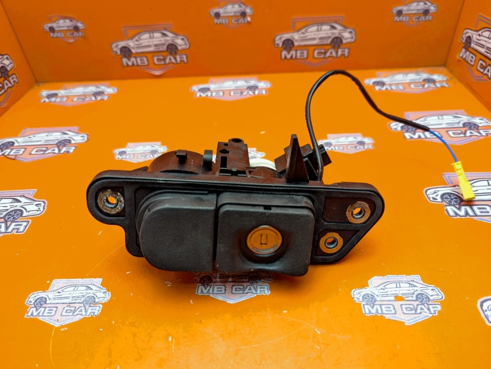 Ручка открытия багажника MERCEDES-BENZ S-класс W220 (1998 - 2005) фото 1 — Разборка Мерседес