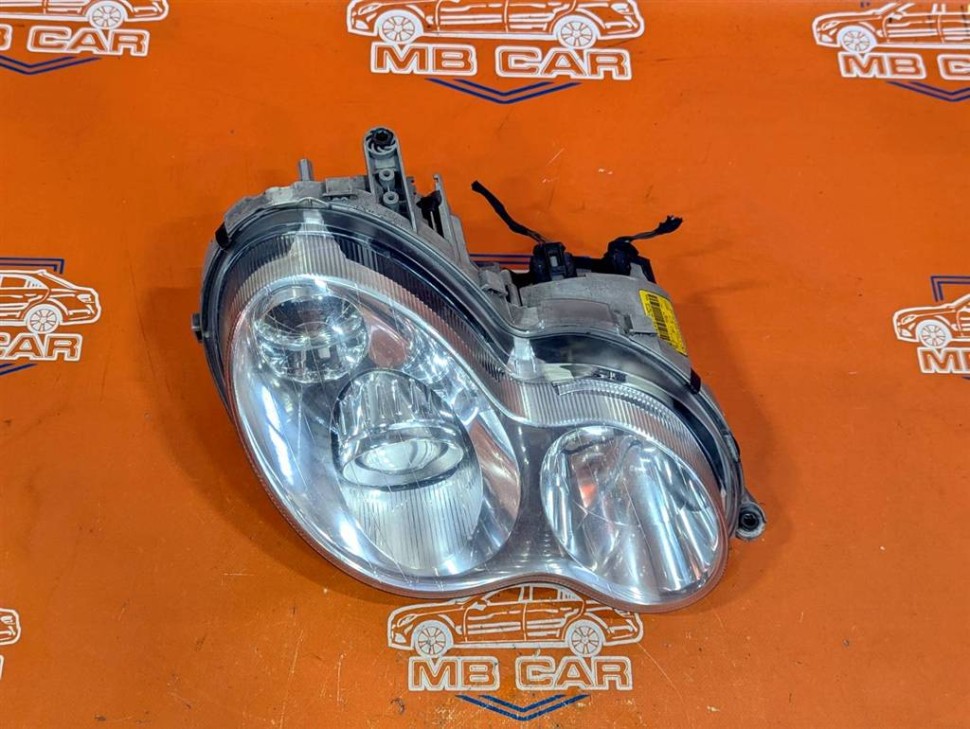 Фара правая MERCEDES-BENZ C-класс W203/S203/CL203 рестайлинг (2004 - 2008) фото 1 — Разборка Мерседес