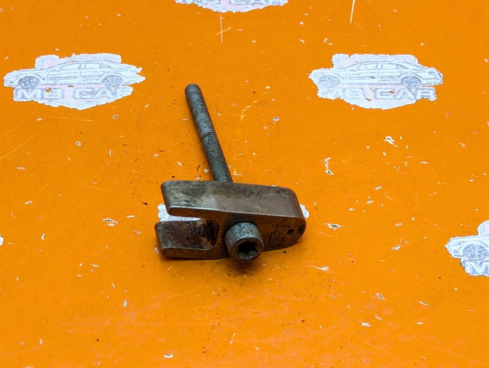 Кронштейн крепления форсунок MERCEDES-BENZ Sprinter W901-905 (1995 - 2006) фото 1 &mdash; Разборка Мерседес