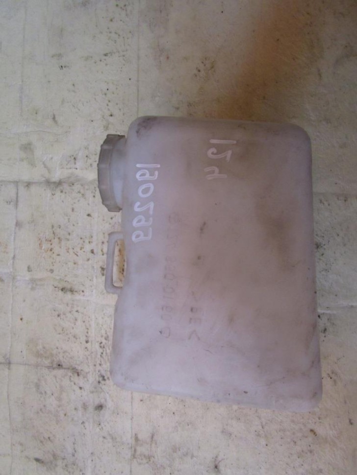 Бачок омывателя MERCEDES-BENZ E-класс W124/S124/C124/A124 (1984 - 1997) фото 1 — Разборка Мерседес