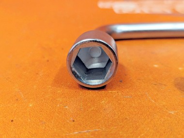 Ключ балонный MERCEDES-BENZ GLE-класс W166 (2015 - 2018) — Разборка Мерседес