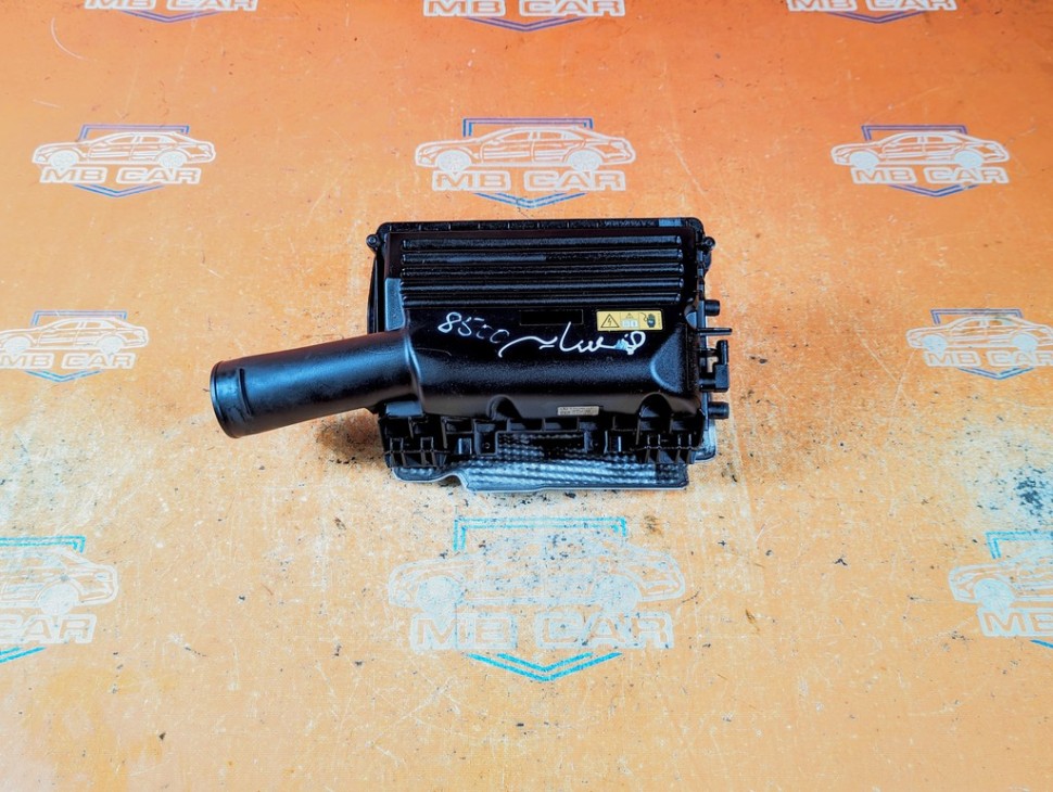 Корпус воздушного фильтра MERCEDES-BENZ C-класс W205/S205/C205/A205 (2014 - 2018) фото 1 &mdash; Разборка Мерседес