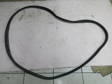 Уплотнитель крышки багажника MERCEDES-BENZ GL-класс X164 (2006 - 2009) — Разборка Мерседес