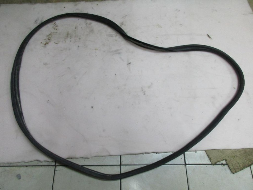 Уплотнитель крышки багажника MERCEDES-BENZ GL-класс X164 (2006 - 2009) фото 1 — Разборка Мерседес