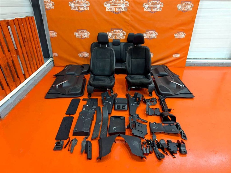 Салон MERCEDES-BENZ X-класс I (2017 - 2020) фото 1 — Разборка Мерседес