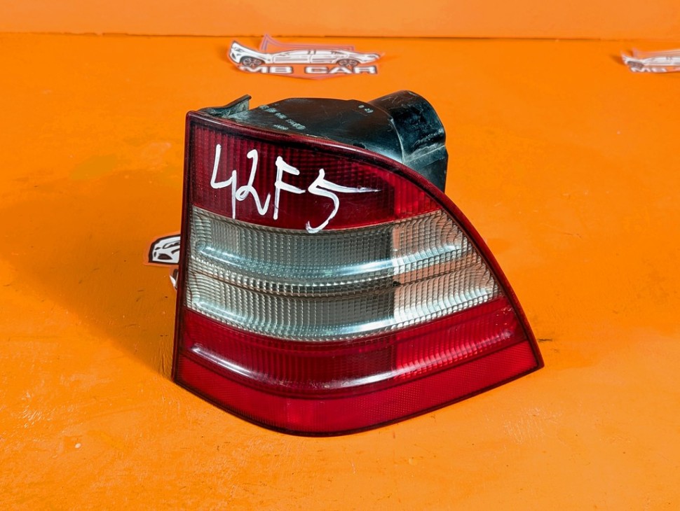 Фонарь задний правый MERCEDES-BENZ M-класс W163 (1997 - 2001) фото 1 &mdash; Разборка Мерседес