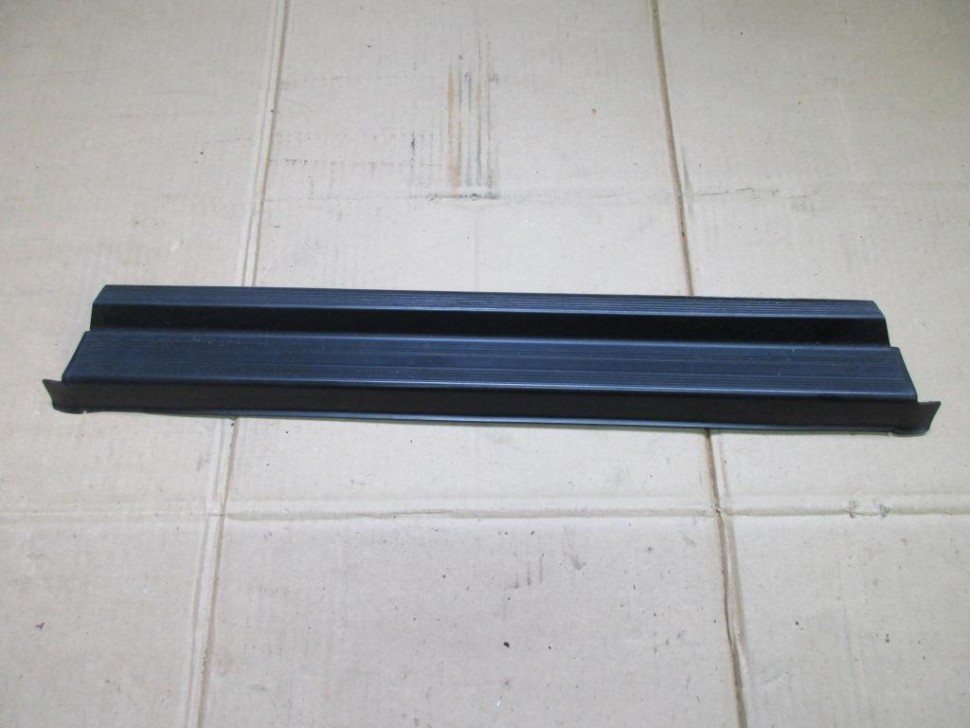 Накладка порога внутренняя MERCEDES-BENZ 190 (W201) W201 (1982 - 1993) фото 1 — Разборка Мерседес