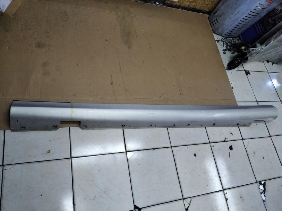 Порог пластиковый левый MERCEDES-BENZ E-класс W211/S211 (2002 - 2006) фото 1 — Разборка Мерседес