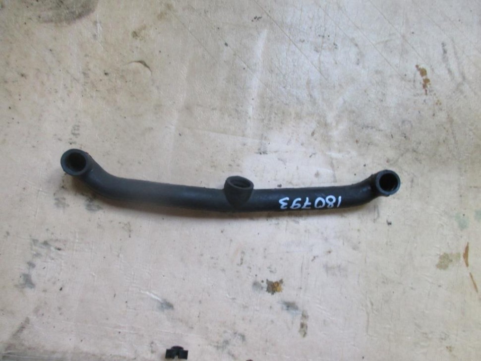 Трубка вентиляции картерных газов MERCEDES-BENZ Vito W639 (2003 - 2010) фото 1 — Разборка Мерседес