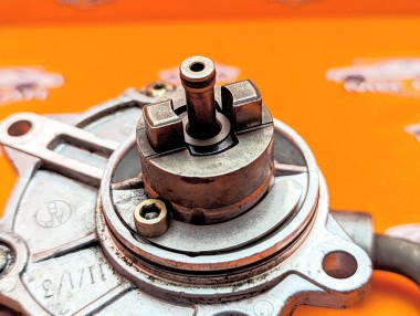 Насос вакуумный MERCEDES-BENZ Vito W638 (1996 - 2003) — Разборка Мерседес