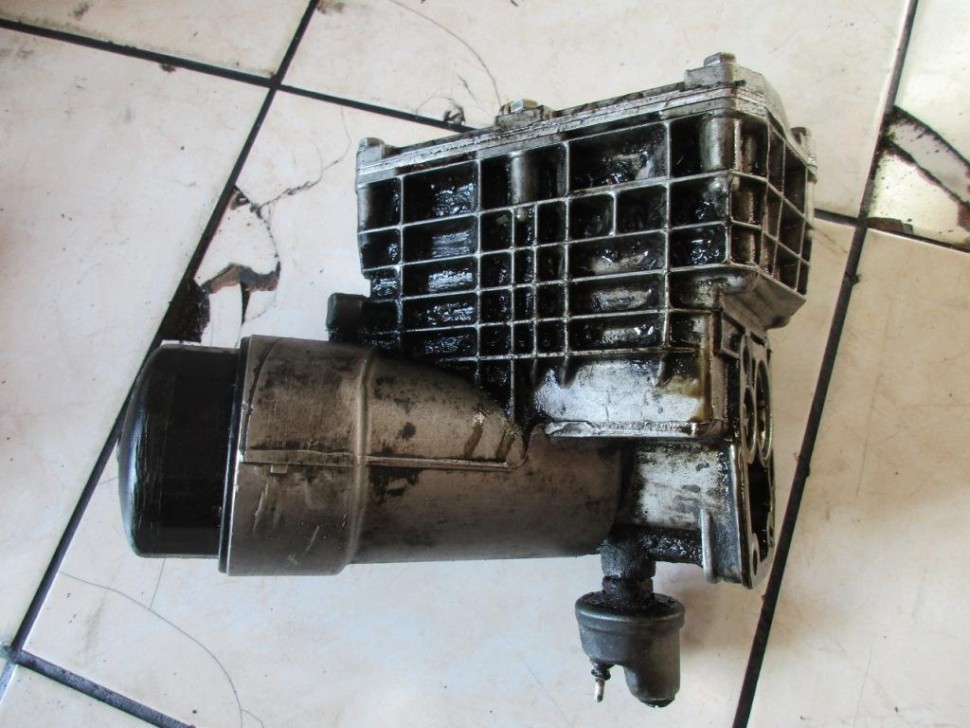 Корпус маслянного фильтра MERCEDES-BENZ E-класс W124/S124/C124/A124 (1984 - 1997) фото 1 &mdash; Разборка Мерседес
