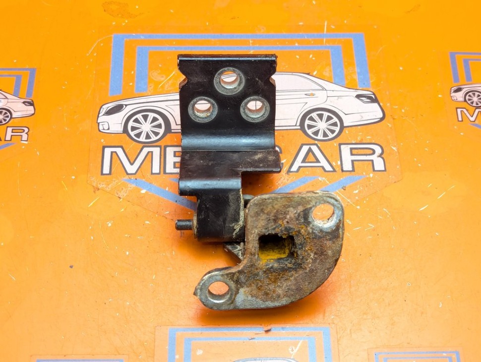 Петля двери MERCEDES-BENZ Vito W638 (1996 - 2003) 108 2.3 CDI MT (79 л.с.) фото 1 &mdash; Разборка Мерседес
