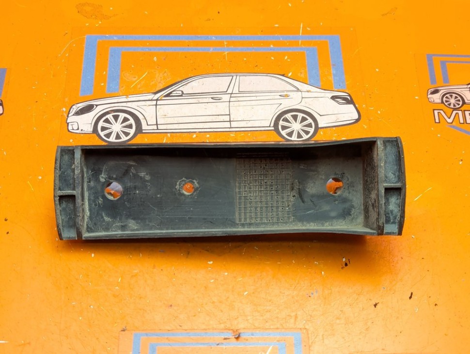 Кронштейн крепления бампера MERCEDES-BENZ V-класс W638/W639 (1996 - 2003) V 220 2.1 D AT (122 л.с.) фото 1 &mdash; Разборка Мерседес
