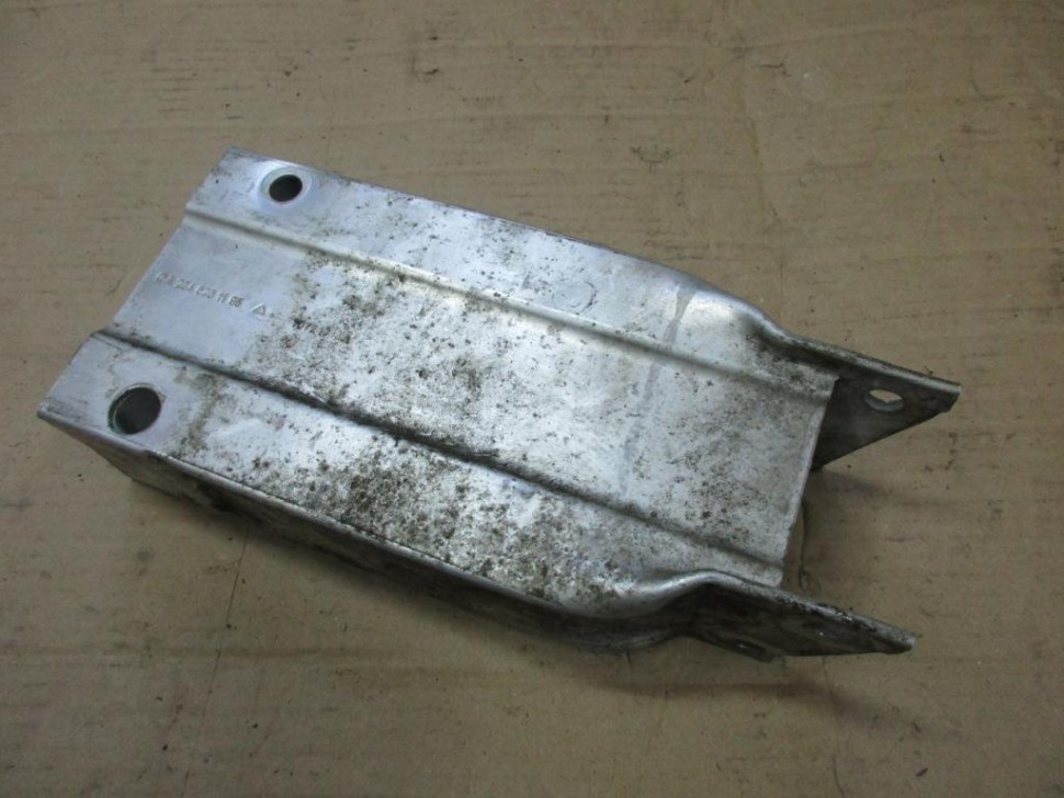 Кронштейн усилителя переднего бампера MERCEDES-BENZ C-класс W204/S204 (2006 - 2011) фото 1 — Разборка Мерседес