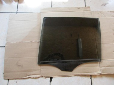 Стекло заднее левое MERCEDES-BENZ C-класс W203/S203/CL203 рестайлинг (2004 - 2008) — Разборка Мерседес