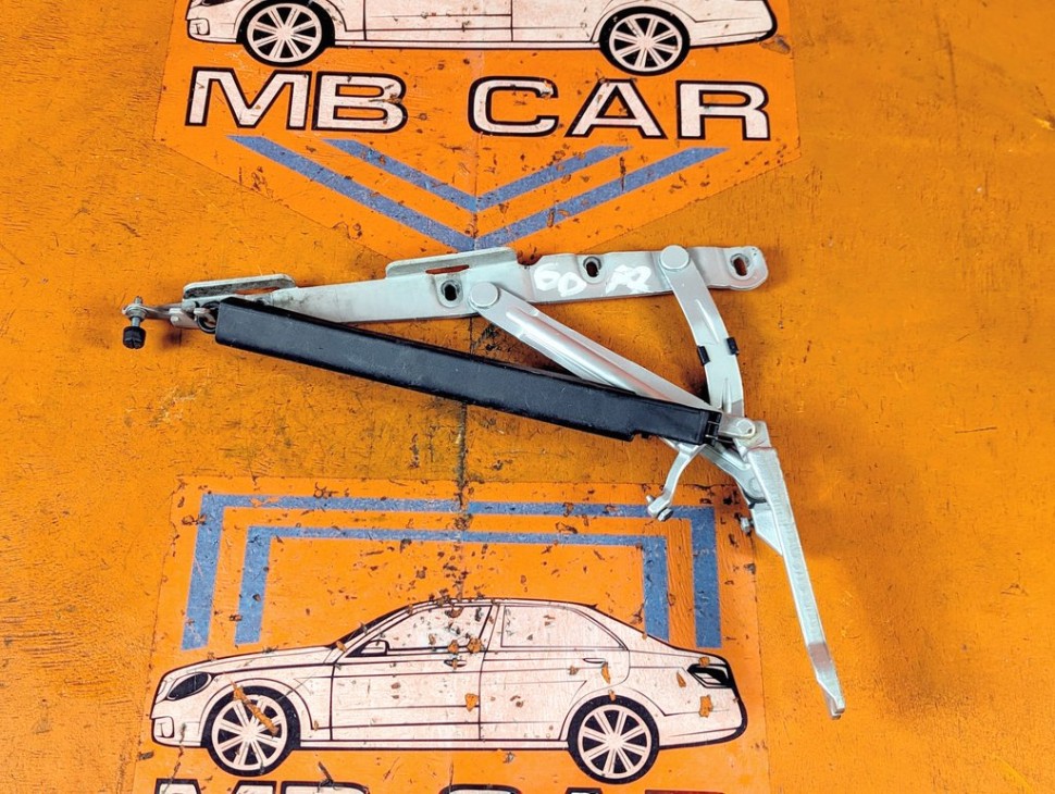 Петля крышки багажника MERCEDES-BENZ S-класс W220 рестайлинг (2002 - 2005) S 320 CDI 3.2 AT (204 л.с.) фото 1 &mdash; Разборка Мерседес
