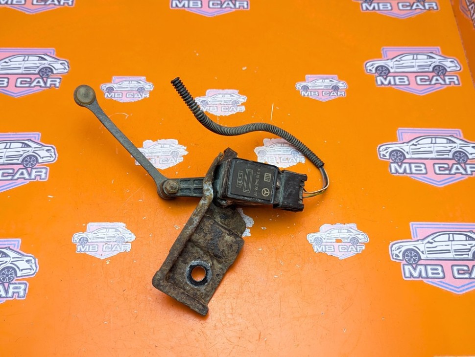 Датчик уровня пола MERCEDES-BENZ S-класс W220 (1998 - 2005) фото 1 &mdash; Разборка Мерседес