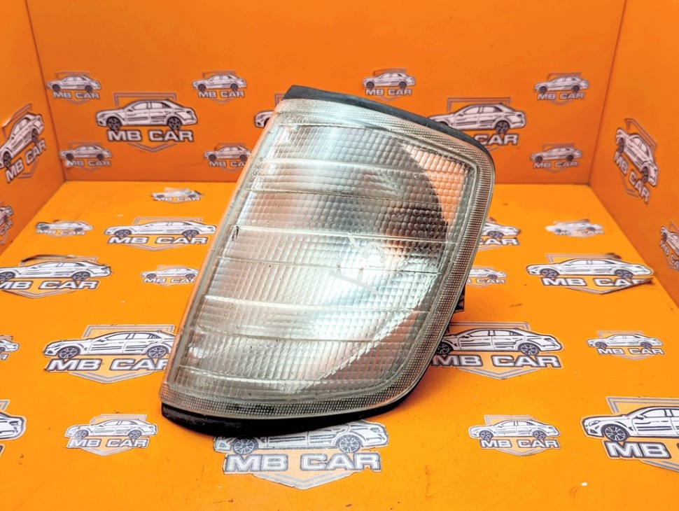 Поворотник левый MERCEDES-BENZ E-класс W124/S124/C124/A124 (1984 - 1997) фото 1 — Разборка Мерседес