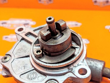 Насос вакуумный MERCEDES-BENZ Vito W638 (1996 - 2003) — Разборка Мерседес