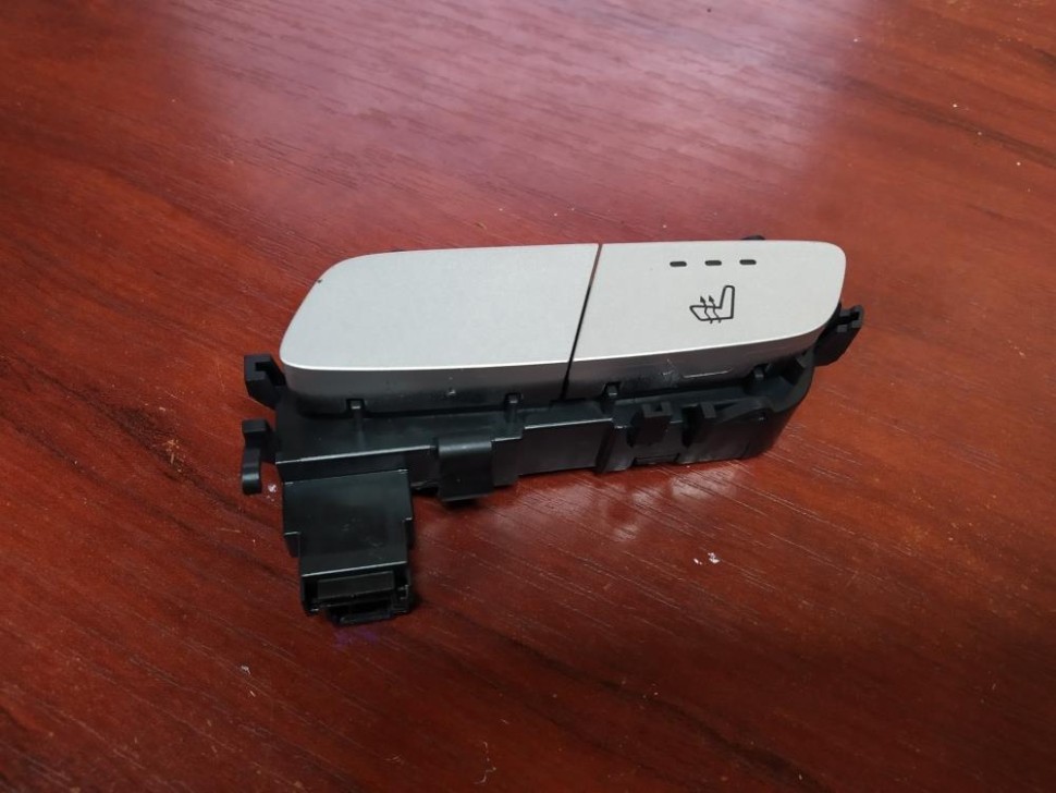 Кнопка обогрева сидений MERCEDES-BENZ C-класс AMG W205/S205/C205/A205 (2014 - 2018) фото 1 — Разборка Мерседес