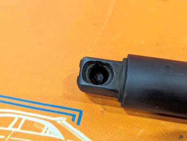 Амортизатор крышки багажника MERCEDES-BENZ GLE-класс W166 (2015 - 2018) — Разборка Мерседес