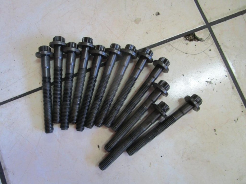 Болт ГБЦ MERCEDES-BENZ M-класс W163 (1997 - 2001) фото 1 — Разборка Мерседес