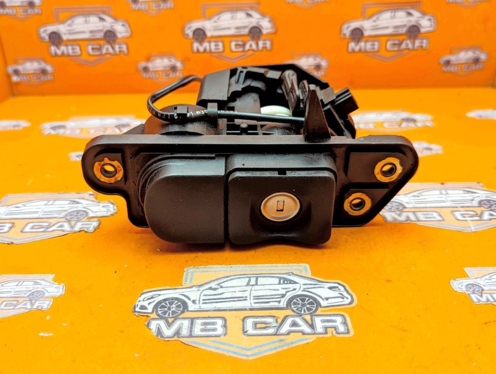 Ручка открытия багажника MERCEDES-BENZ S-класс W220 (1998 - 2005) фото 1 — Разборка Мерседес