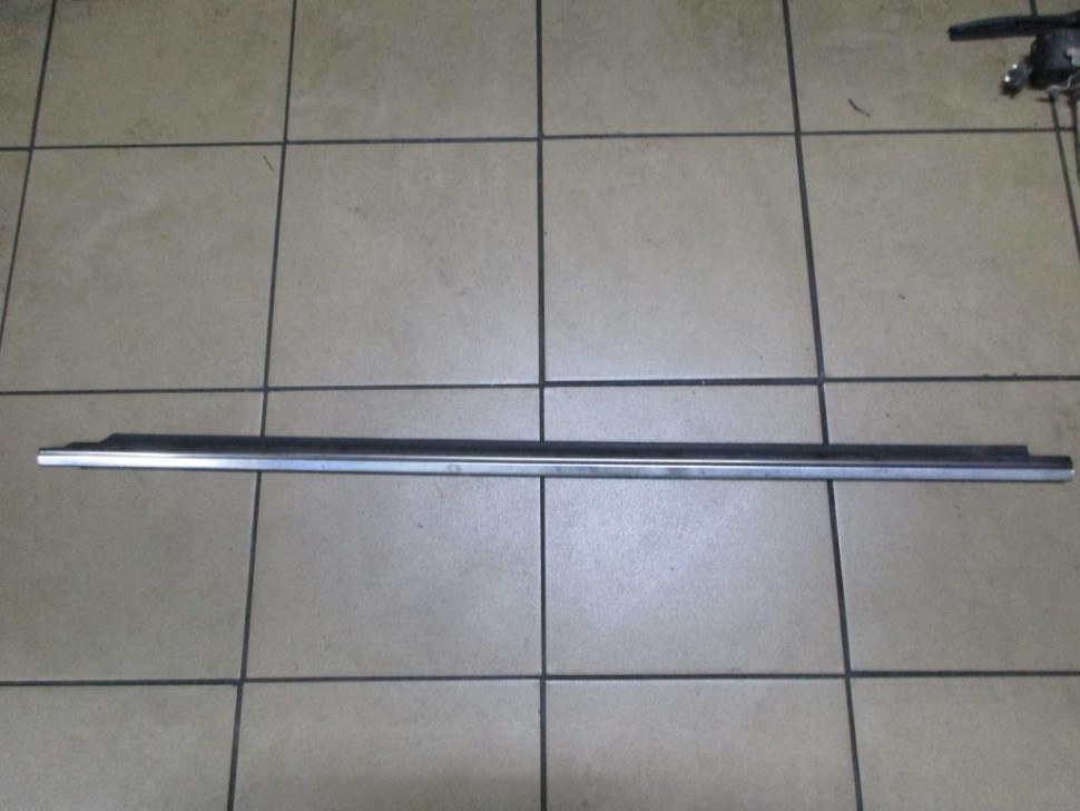 Молдинг стекла двери MERCEDES-BENZ S-класс W140 (1991 - 1998) фото 1 — Разборка Мерседес