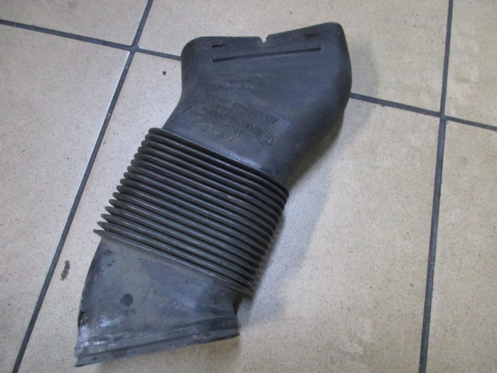 Патрубок воздушный MERCEDES-BENZ E-класс W211/S211 (2002 - 2006) фото 1 — Разборка Мерседес