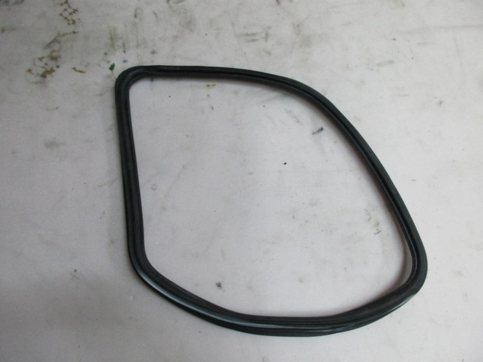 Уплотнитель стекла двери MERCEDES-BENZ GL-класс X164 (2006 - 2009) фото 1 — Разборка Мерседес