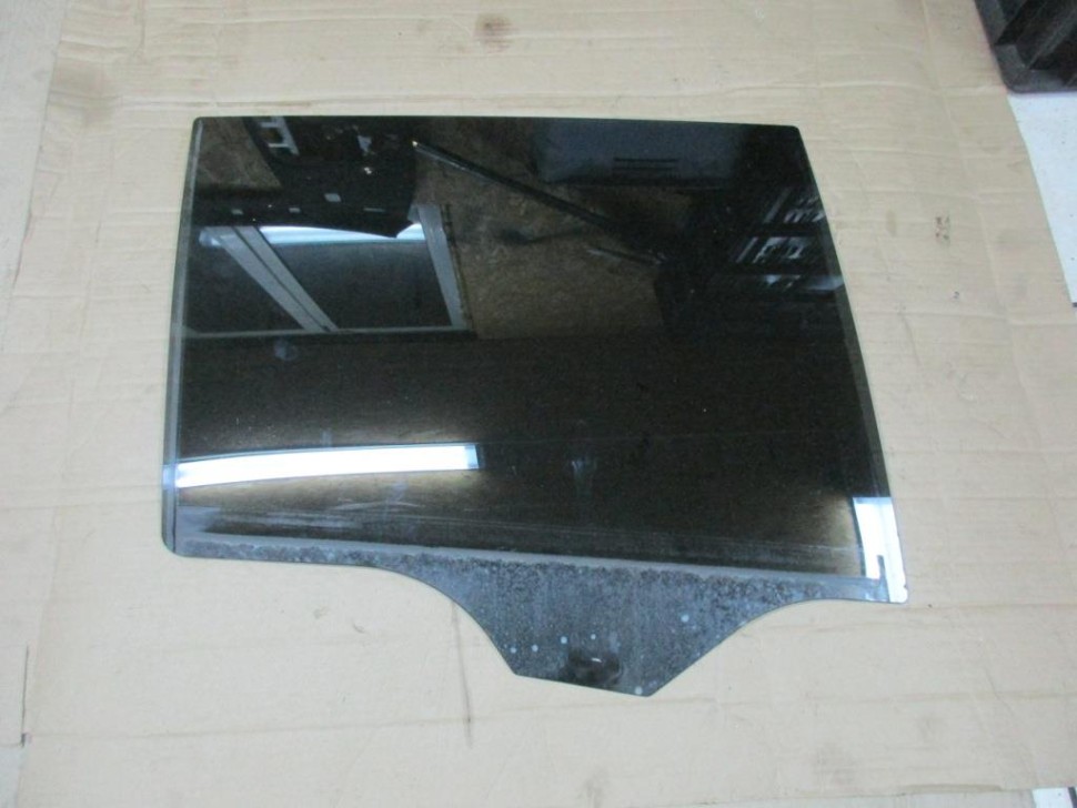 Стекло заднее правое MERCEDES-BENZ C-класс AMG W204/S204/С204 рестайлинг (2011 - 2015) фото 1 — Разборка Мерседес