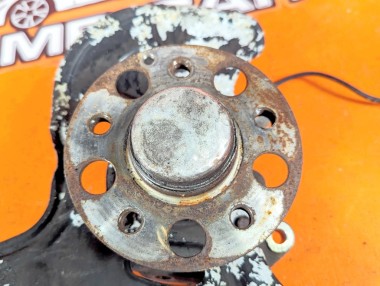 Кулак поворотный передний левый MERCEDES-BENZ C-класс W204/S204/С204 рестайлинг (2011 - 2015) &mdash; Разборка Мерседес