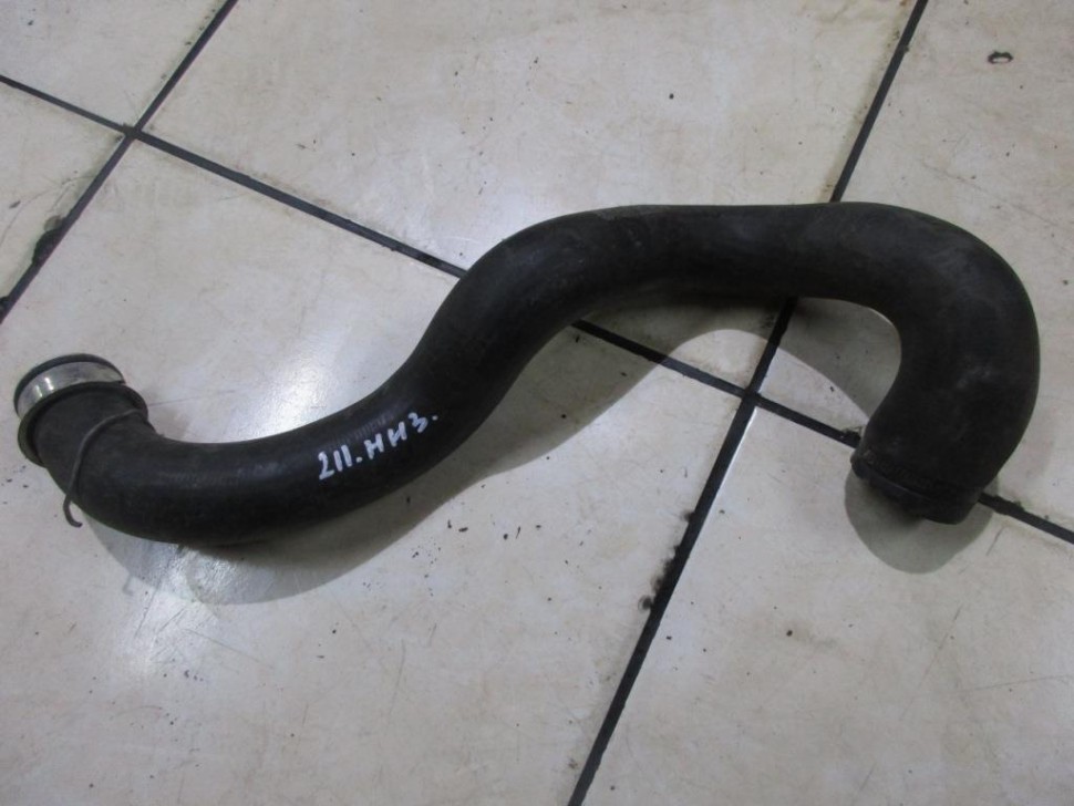 Патрубок радиатора MERCEDES-BENZ E-класс W211/S211 (2002 - 2006) фото 1 — Разборка Мерседес