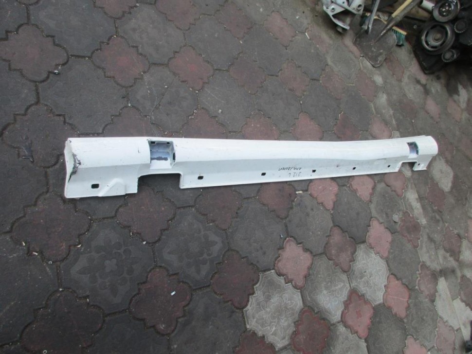 Порог пластиковый левый MERCEDES-BENZ E-класс W212/S212/C207/A207 (2009 - 2013) фото 1 — Разборка Мерседес