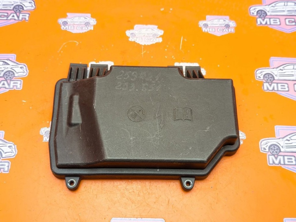 Крышка блока предохранителей MERCEDES-BENZ GLC-класс X253 (2015 - 2019) фото 1 &mdash; Разборка Мерседес